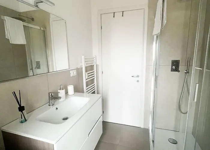 Tra Il Centro E Il Mare,vicino Stazione *